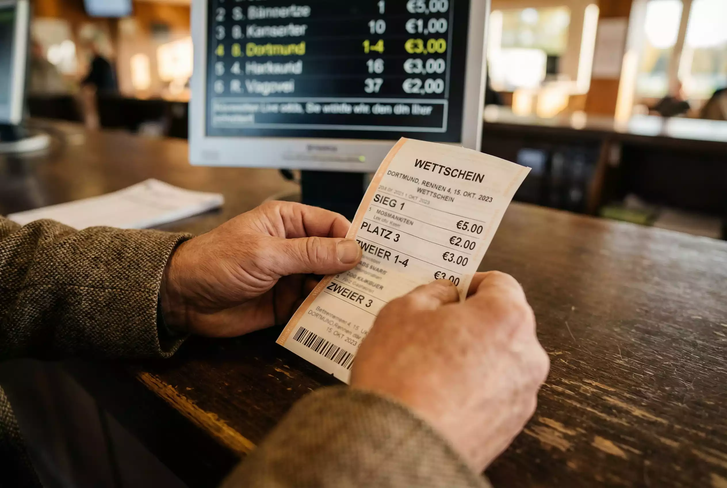 Wettschein für Pferdewetten mit verschiedenen Wettarten – Sieg, Platz und Kombiwetten